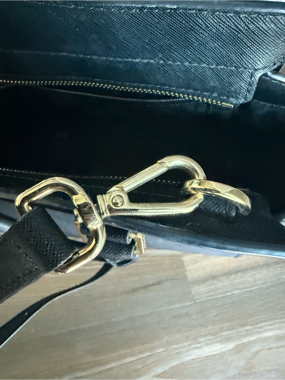 Michael Kors Black Gold Saffiano Satchel Tote Purse & Wristlet Wallet Set - Picture 5 of 9